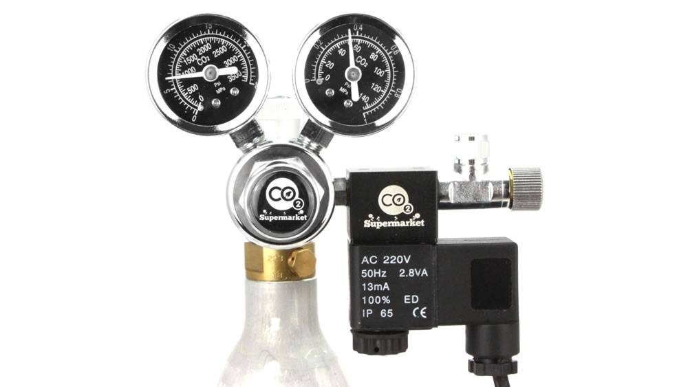 CO2 Regulator attached to SodaStream cylinder using an adapter