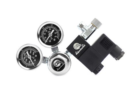 Photo of dual gauge solenoid co2 regulator for aquarium co2 systems.