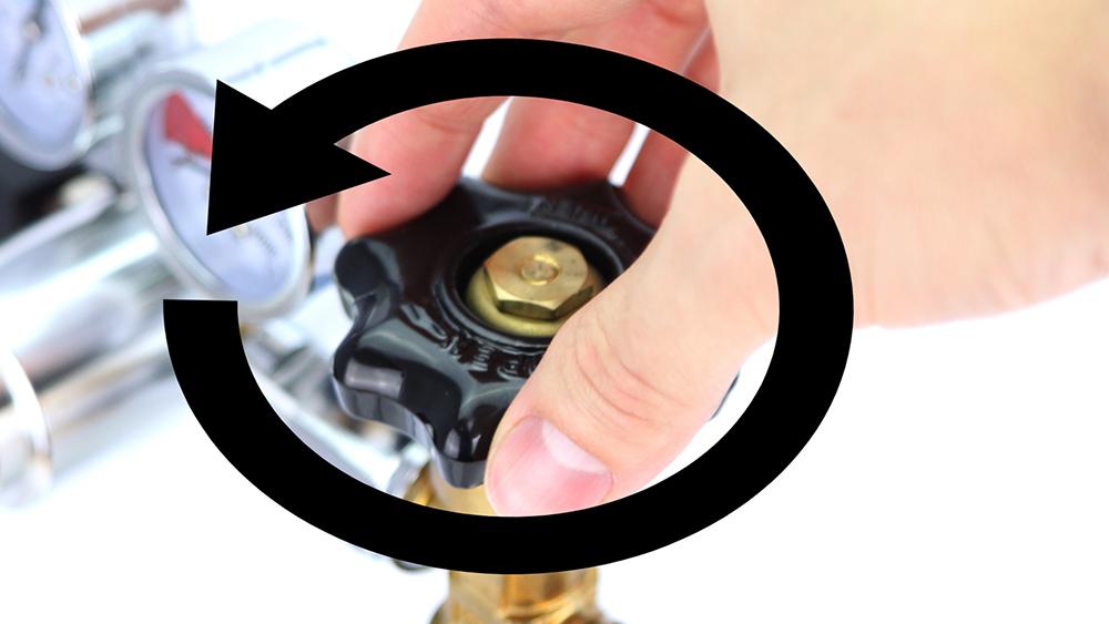 Open flow of gas from CO2 cylinder