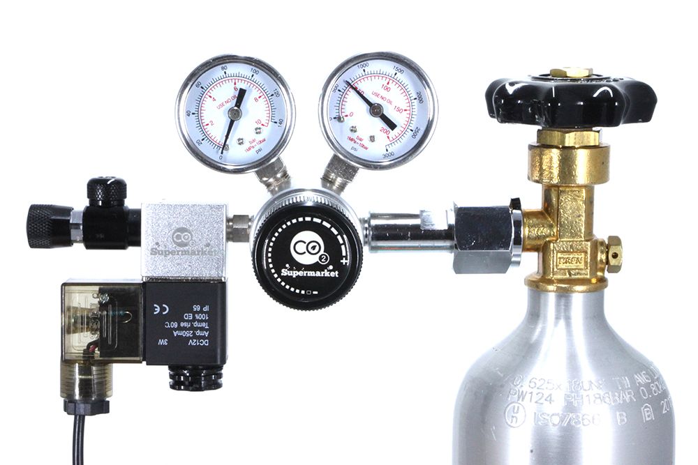 Pressure gauge showing cylinder pressure