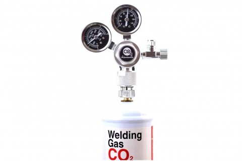 CO2 regulator attached to welding CO2 cylinder using an adapter