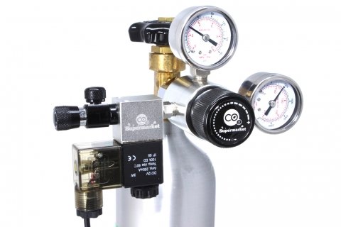 CO2 Regulator with Solenoid, Dual Gauges & Adjustable Output Pressure